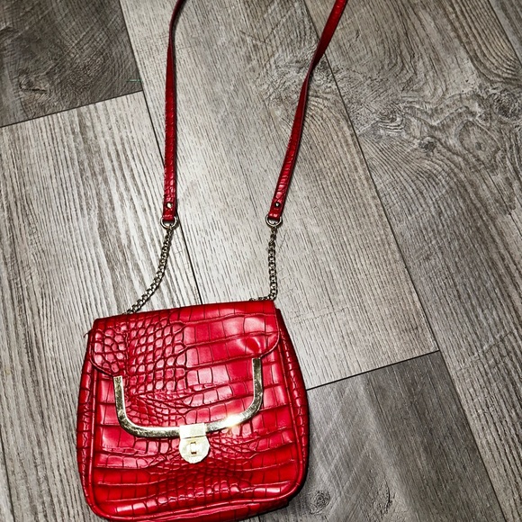 Lulu Guinness red leather croc embossed crossbody chain purse - Picture 4 of 11